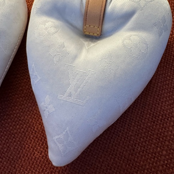 Louis Vuitton Heart-Shaped Shoe Inserts Keepers Charms LV Silk - Picture 2 of 7